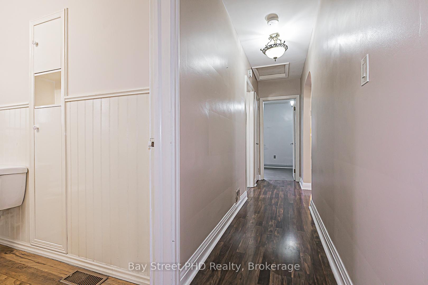 Photo 17 of 19 Herbert Avenue, Oshawa, Samac — HOMEH