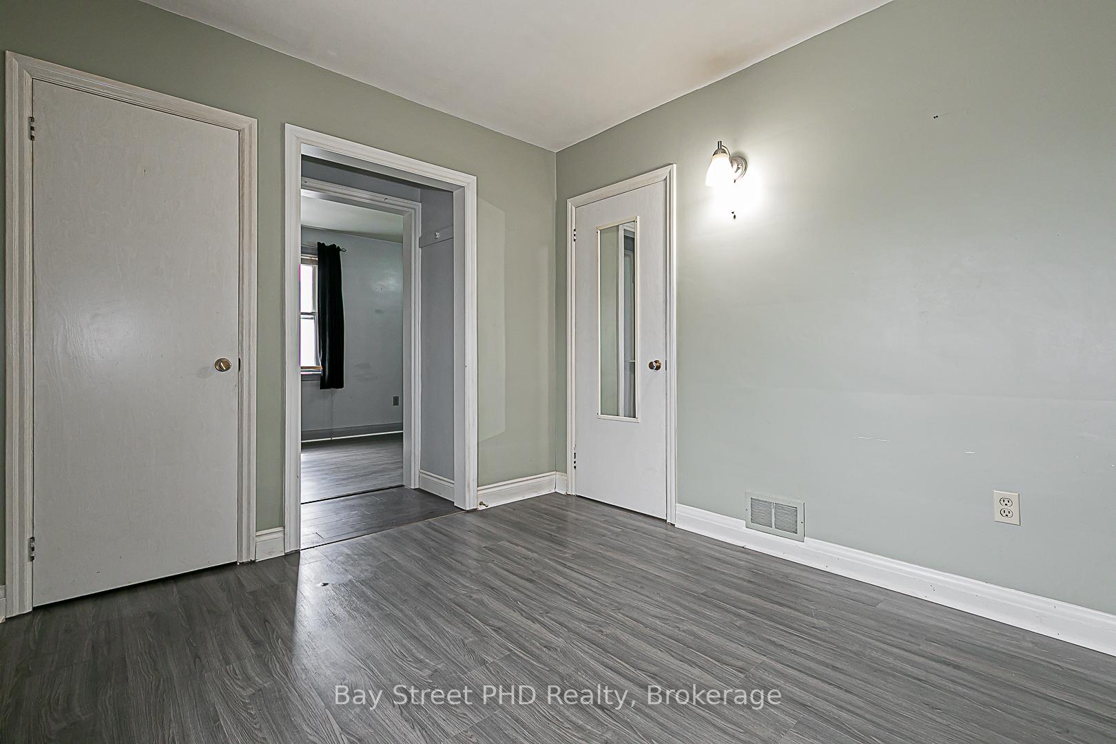 Photo 20 of 19 Herbert Avenue, Oshawa, Samac — HOMEH