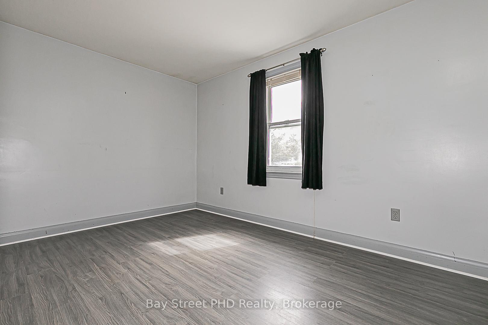Photo 21 of 19 Herbert Avenue, Oshawa, Samac — HOMEH