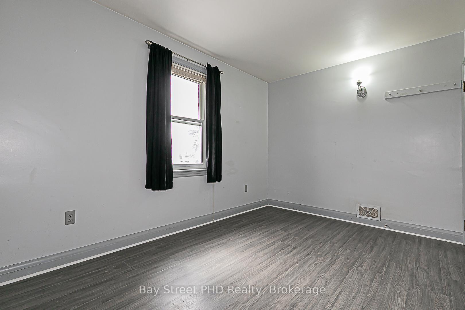 Photo 22 of 19 Herbert Avenue, Oshawa, Samac — HOMEH