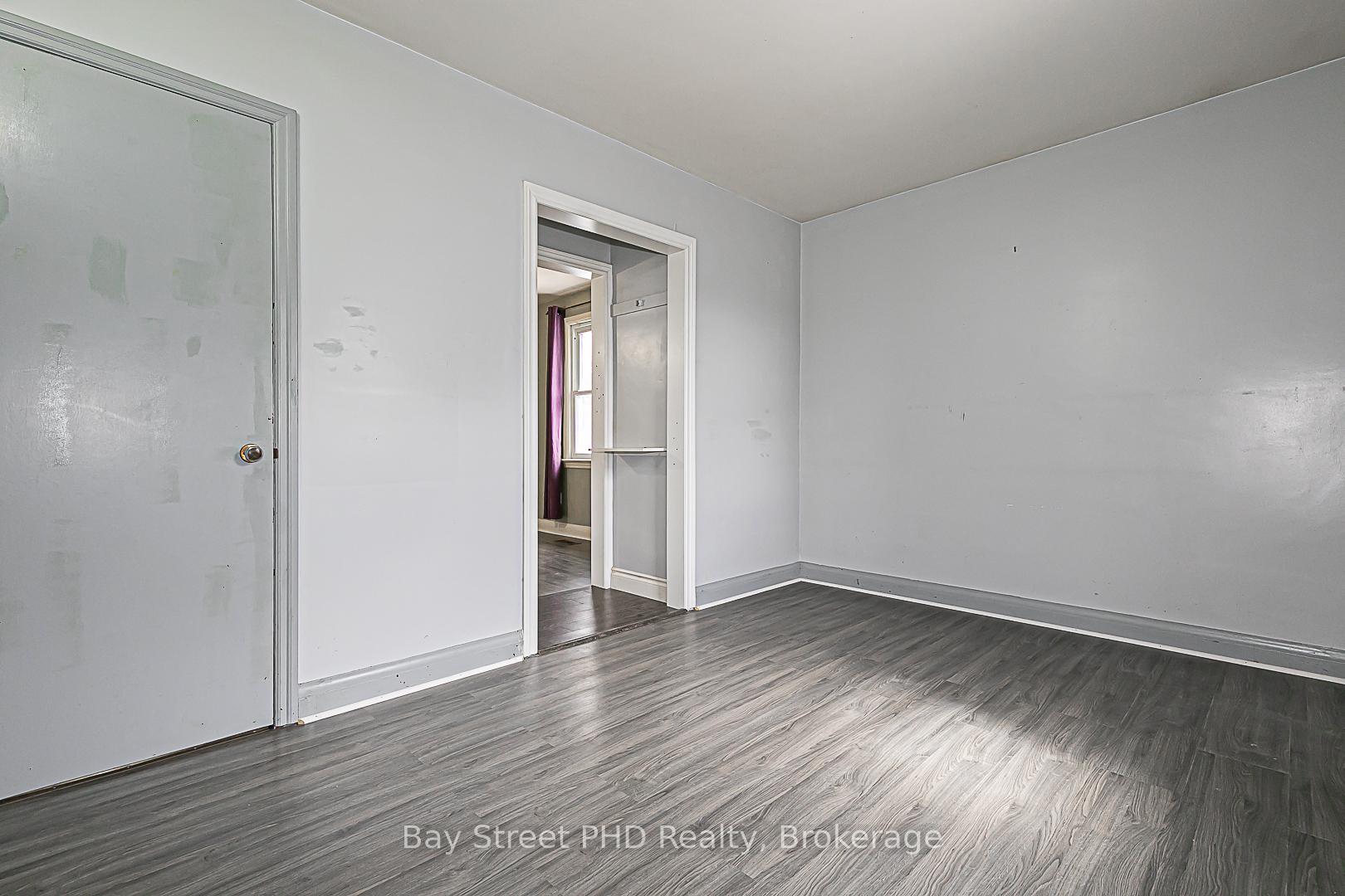 Photo 23 of 19 Herbert Avenue, Oshawa, Samac — HOMEH