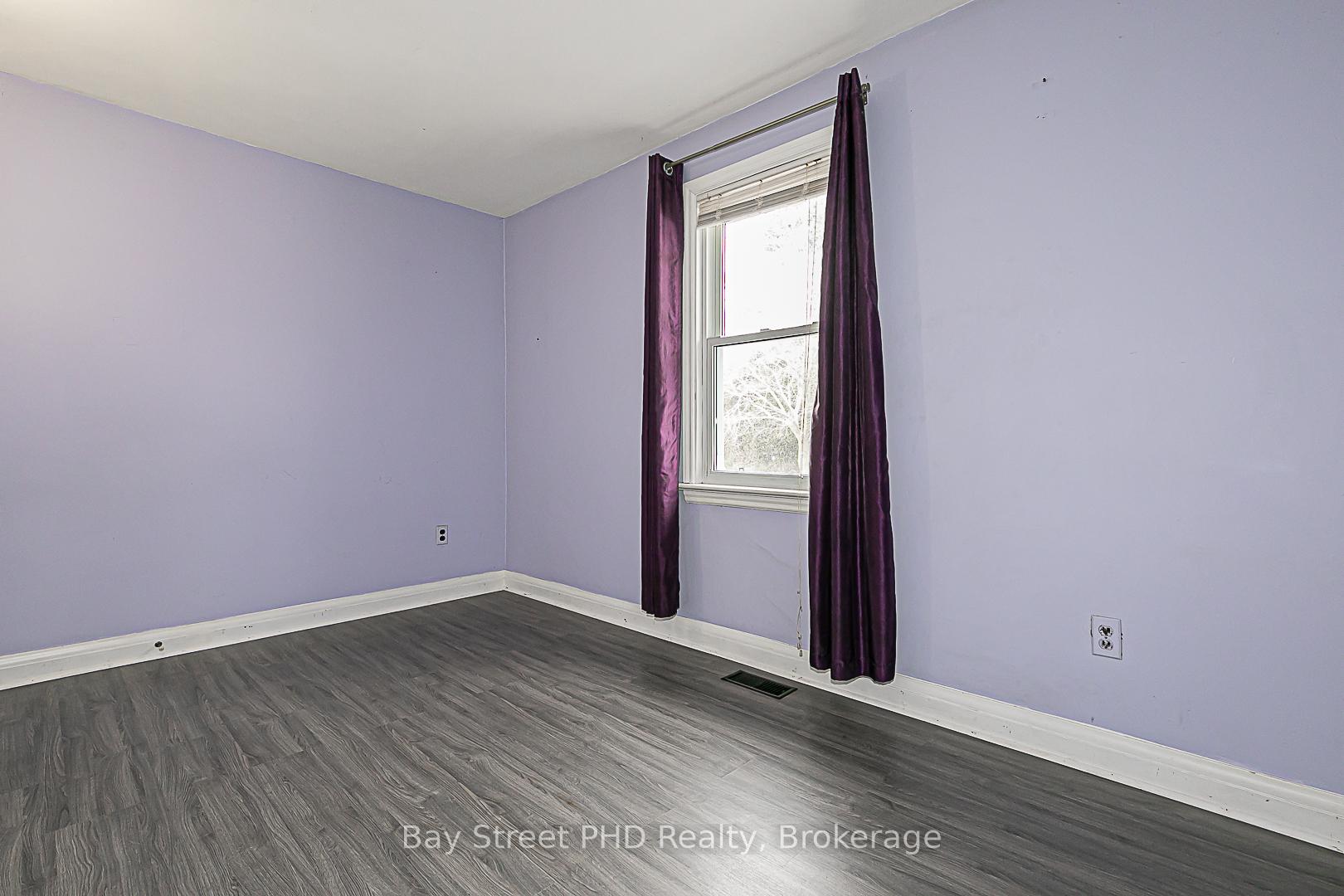 Photo 24 of 19 Herbert Avenue, Oshawa, Samac — HOMEH