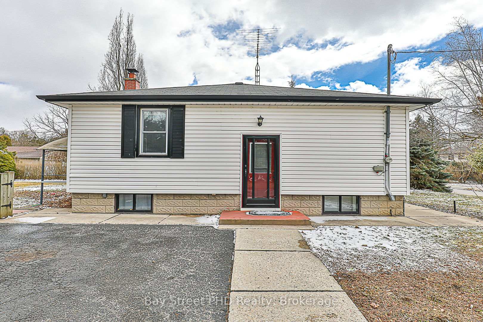 Photo 26 of 19 Herbert Avenue, Oshawa, Samac — HOMEH