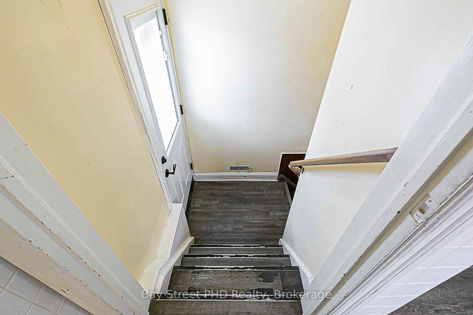 Photo 27 of 19 Herbert Avenue, Oshawa, Samac — HOMEH