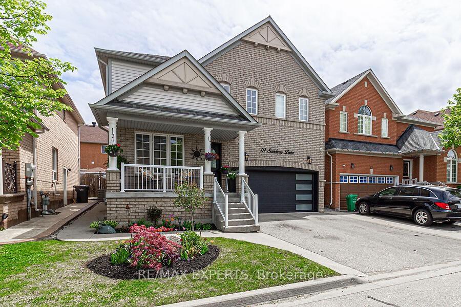 Photo 4 of 19 Sandway Drive, Brampton, Fletcher's Meadow — HOMEH