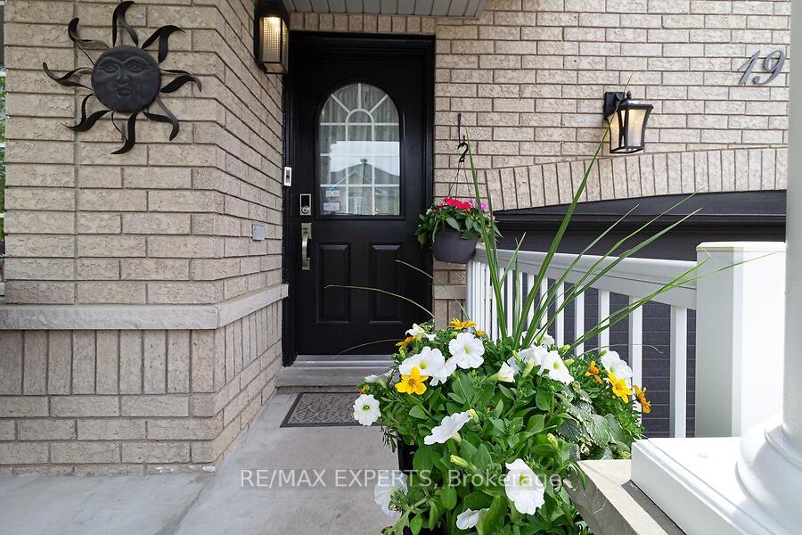 Photo 23 of 19 Sandway Drive, Brampton, Fletcher's Meadow — HOMEH