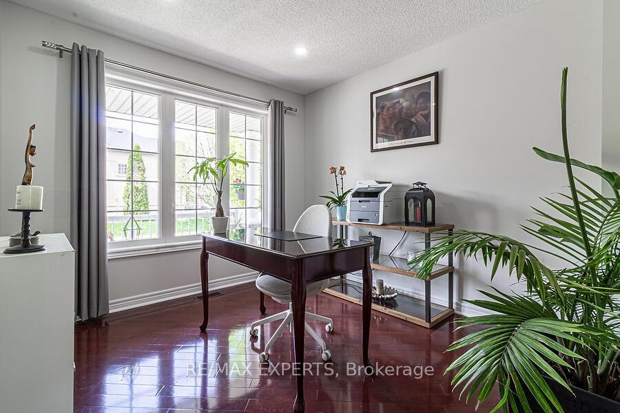 Photo 5 of 19 Sandway Drive, Brampton, Fletcher's Meadow — HOMEH