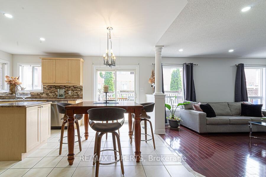Photo 24 of 19 Sandway Drive, Brampton, Fletcher's Meadow — HOMEH