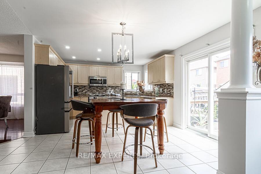 Photo 22 of 19 Sandway Drive, Brampton, Fletcher's Meadow — HOMEH