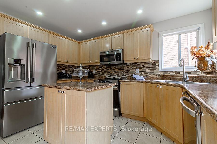 Photo 26 of 19 Sandway Drive, Brampton, Fletcher's Meadow — HOMEH