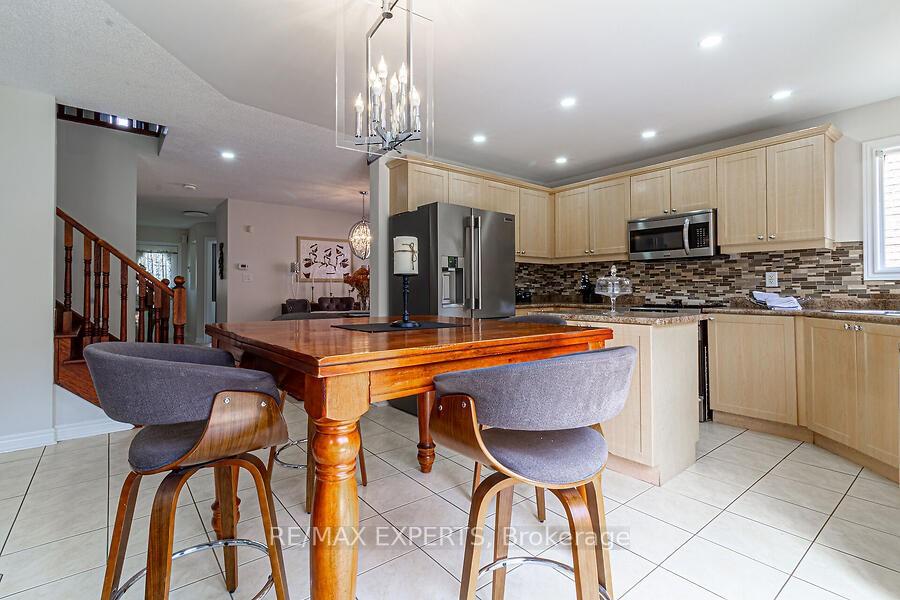 Photo 8 of 19 Sandway Drive, Brampton, Fletcher's Meadow — HOMEH