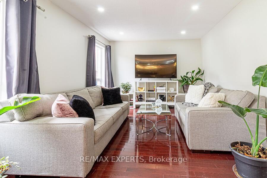 Photo 17 of 19 Sandway Drive, Brampton, Fletcher's Meadow — HOMEH