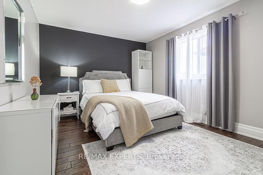 Photo 14 of 19 Sandway Drive, Brampton, Fletcher's Meadow — HOMEH