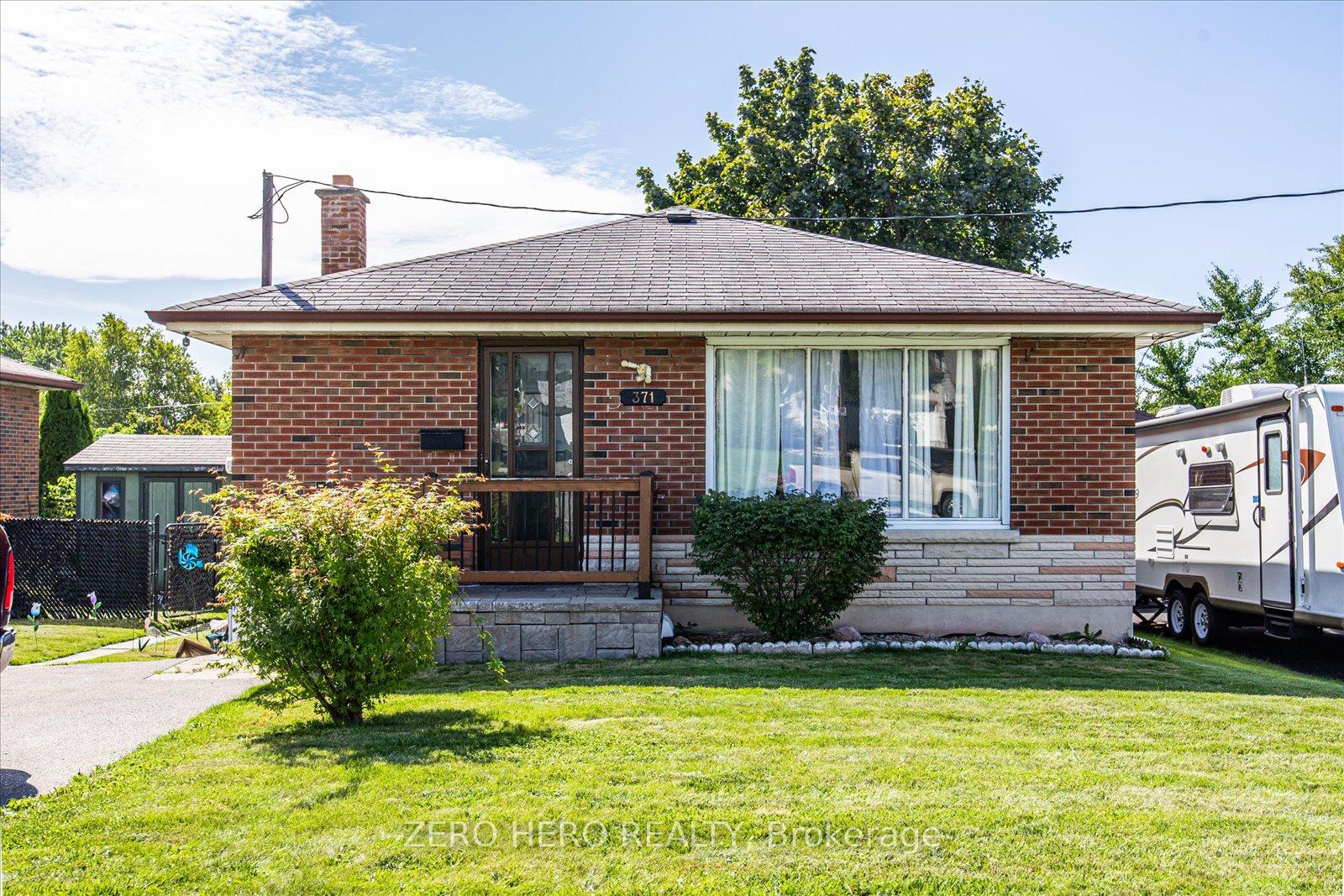 Front of 371 Rossland Road E
