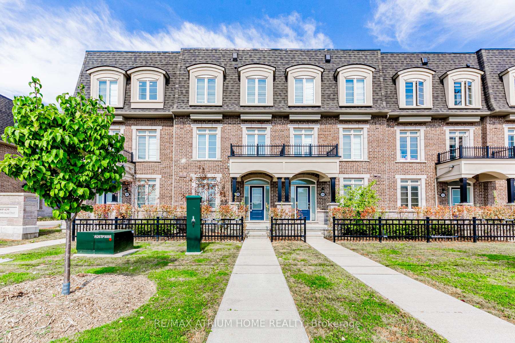 Photo 2 of 166 Elgin Mills Rd W, Richmond Hill, Jefferson — HOMEH