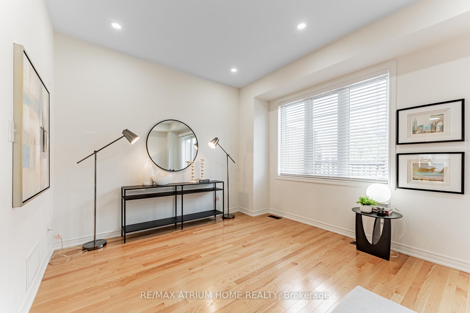 Photo 7 of 166 Elgin Mills Rd W, Richmond Hill, Jefferson — HOMEH