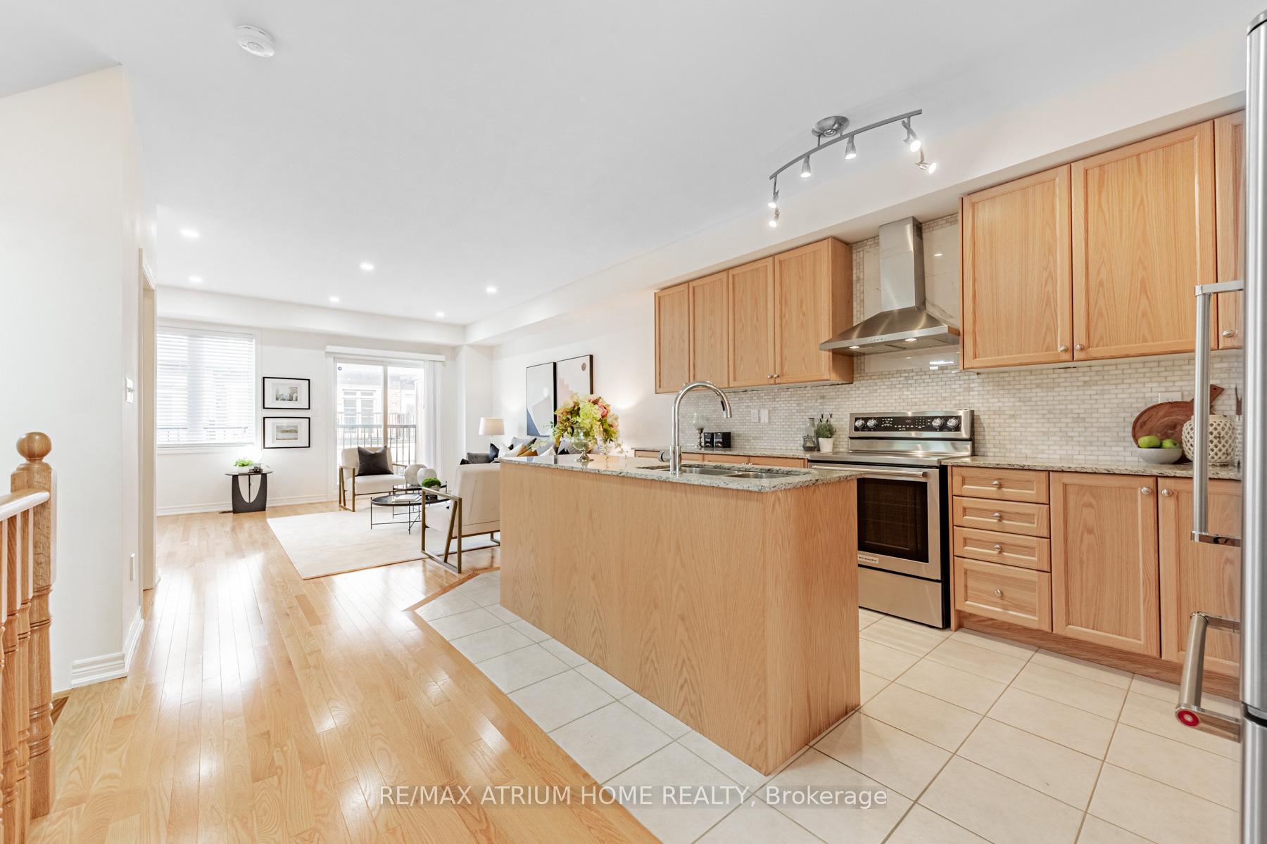 Photo 9 of 166 Elgin Mills Rd W, Richmond Hill, Jefferson — HOMEH
