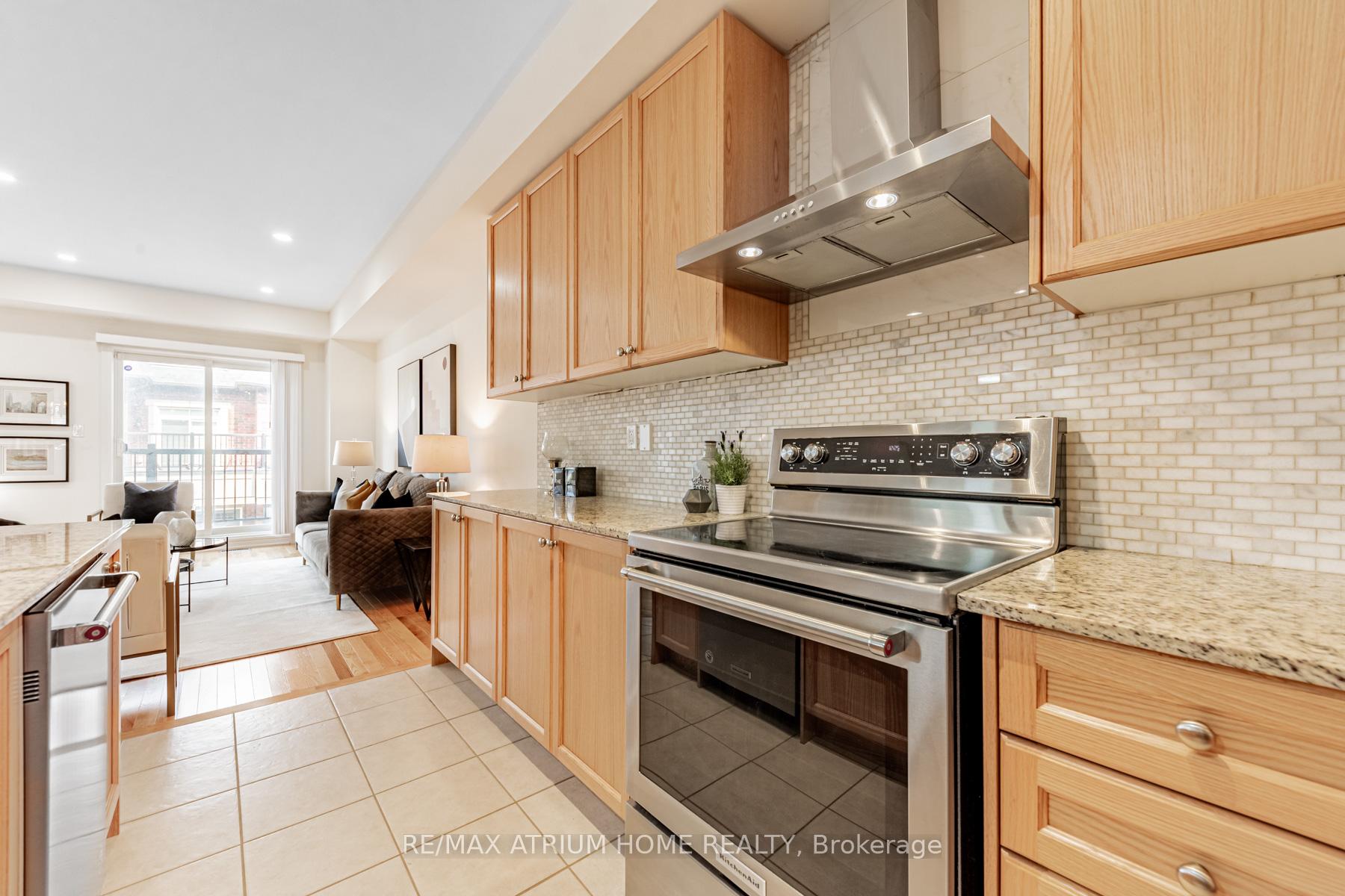 Photo 11 of 166 Elgin Mills Rd W, Richmond Hill, Jefferson — HOMEH
