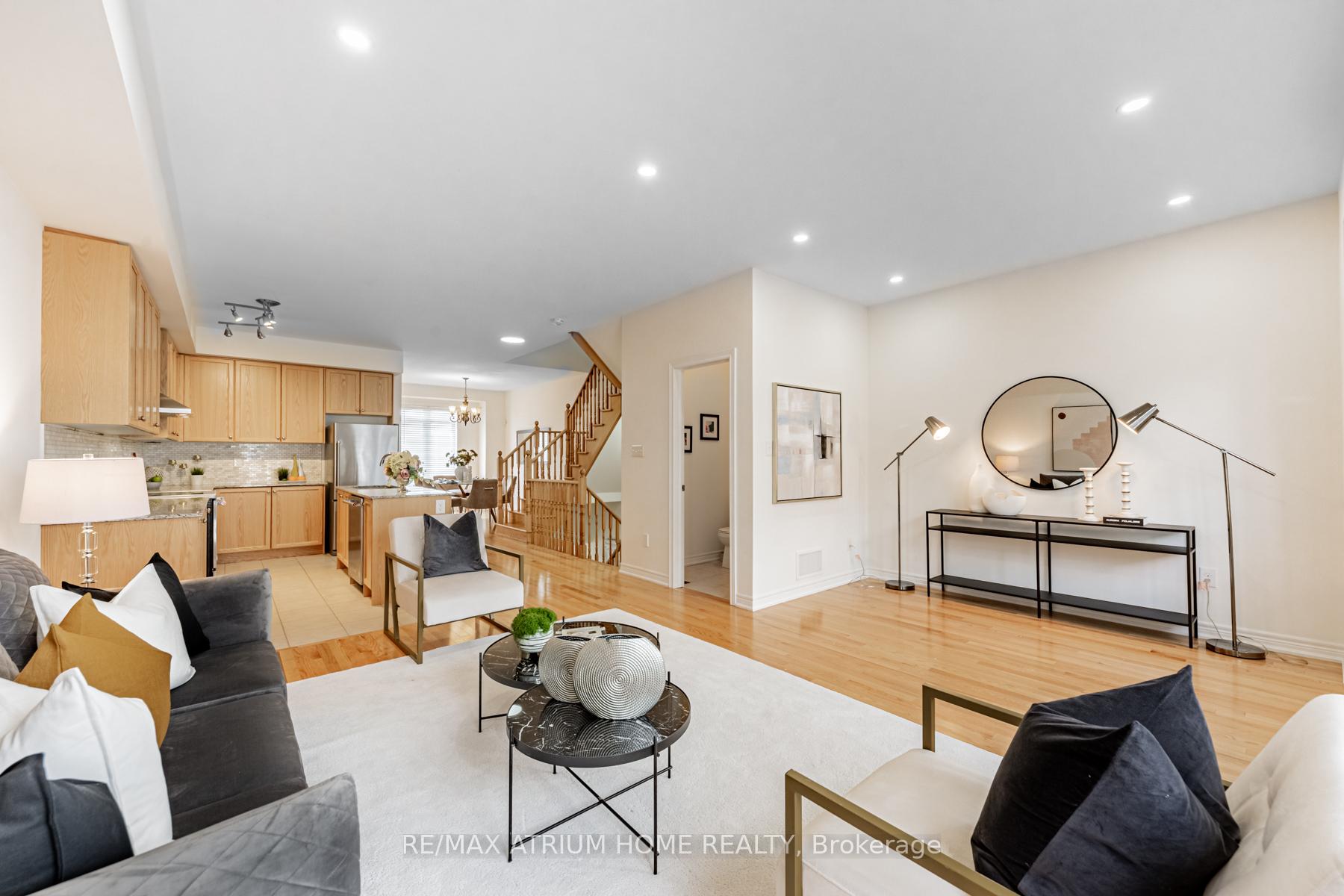 Photo 12 of 166 Elgin Mills Rd W, Richmond Hill, Jefferson — HOMEH