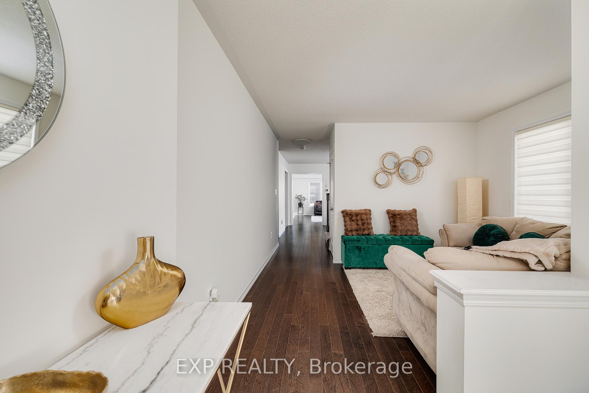 Photo 4 of 2344 Equestrian Crescent, Oshawa, Windfields — HOMEH