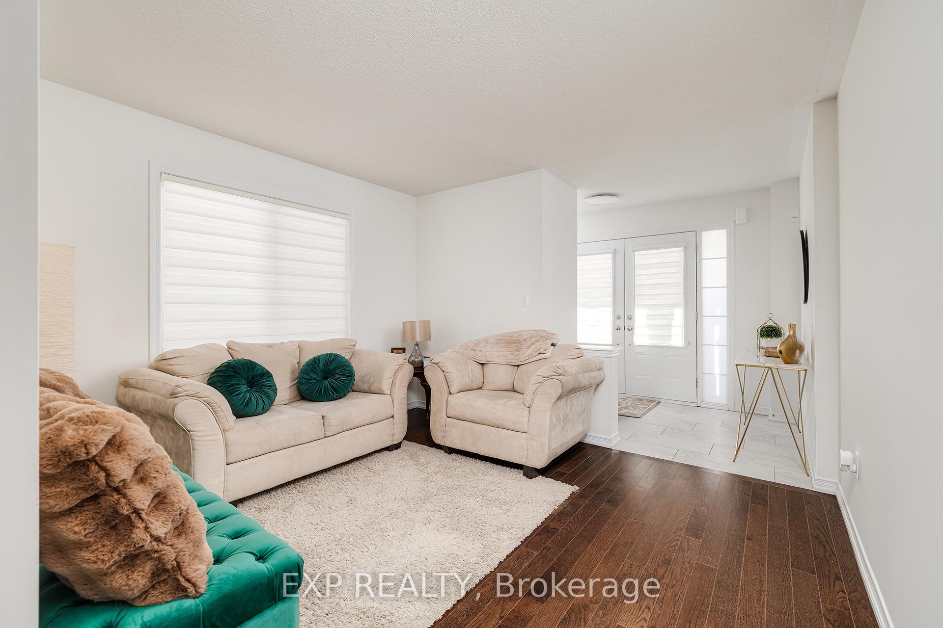 Photo 5 of 2344 Equestrian Crescent, Oshawa, Windfields — HOMEH