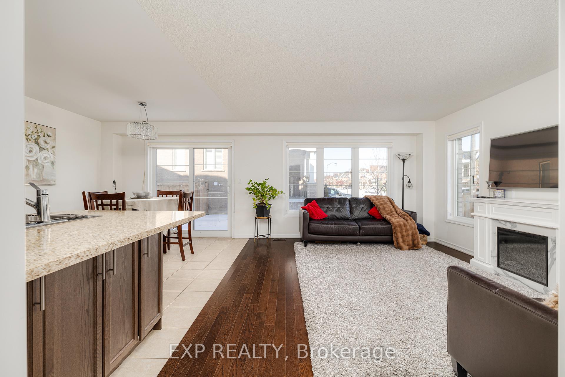 Photo 8 of 2344 Equestrian Crescent, Oshawa, Windfields — HOMEH