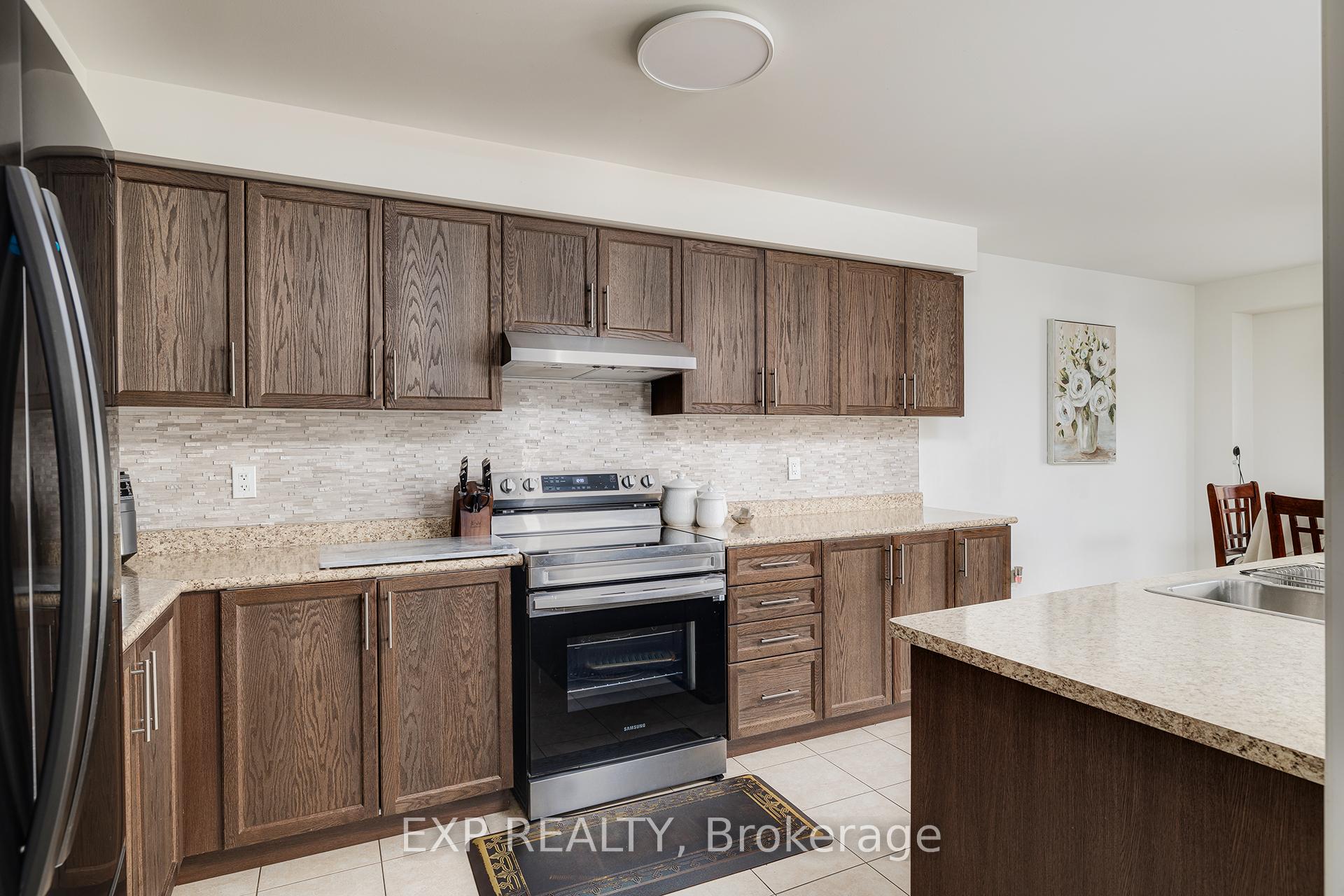Photo 11 of 2344 Equestrian Crescent, Oshawa, Windfields — HOMEH
