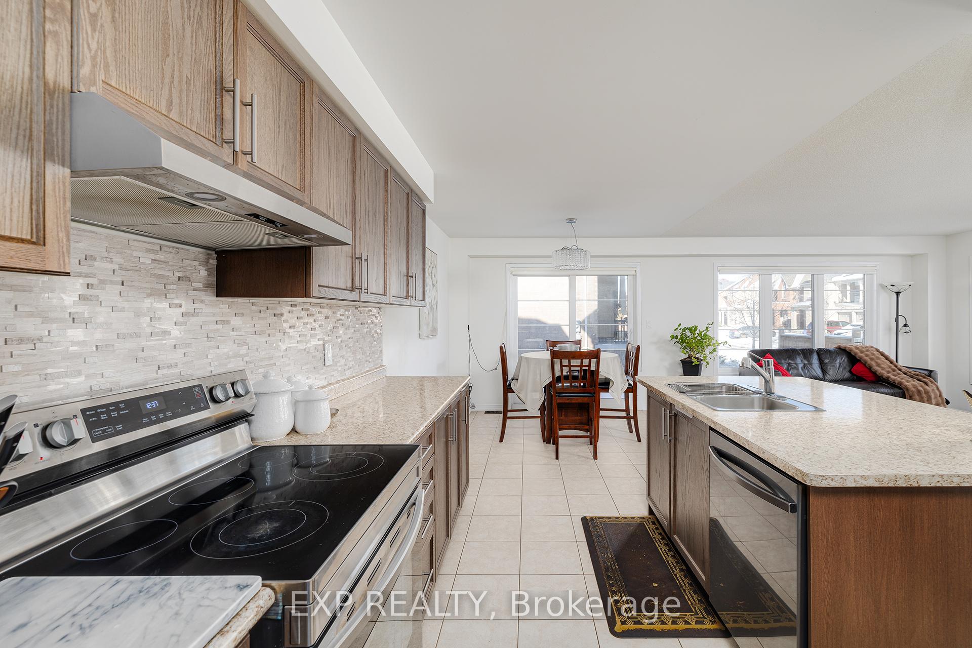 Photo 12 of 2344 Equestrian Crescent, Oshawa, Windfields — HOMEH