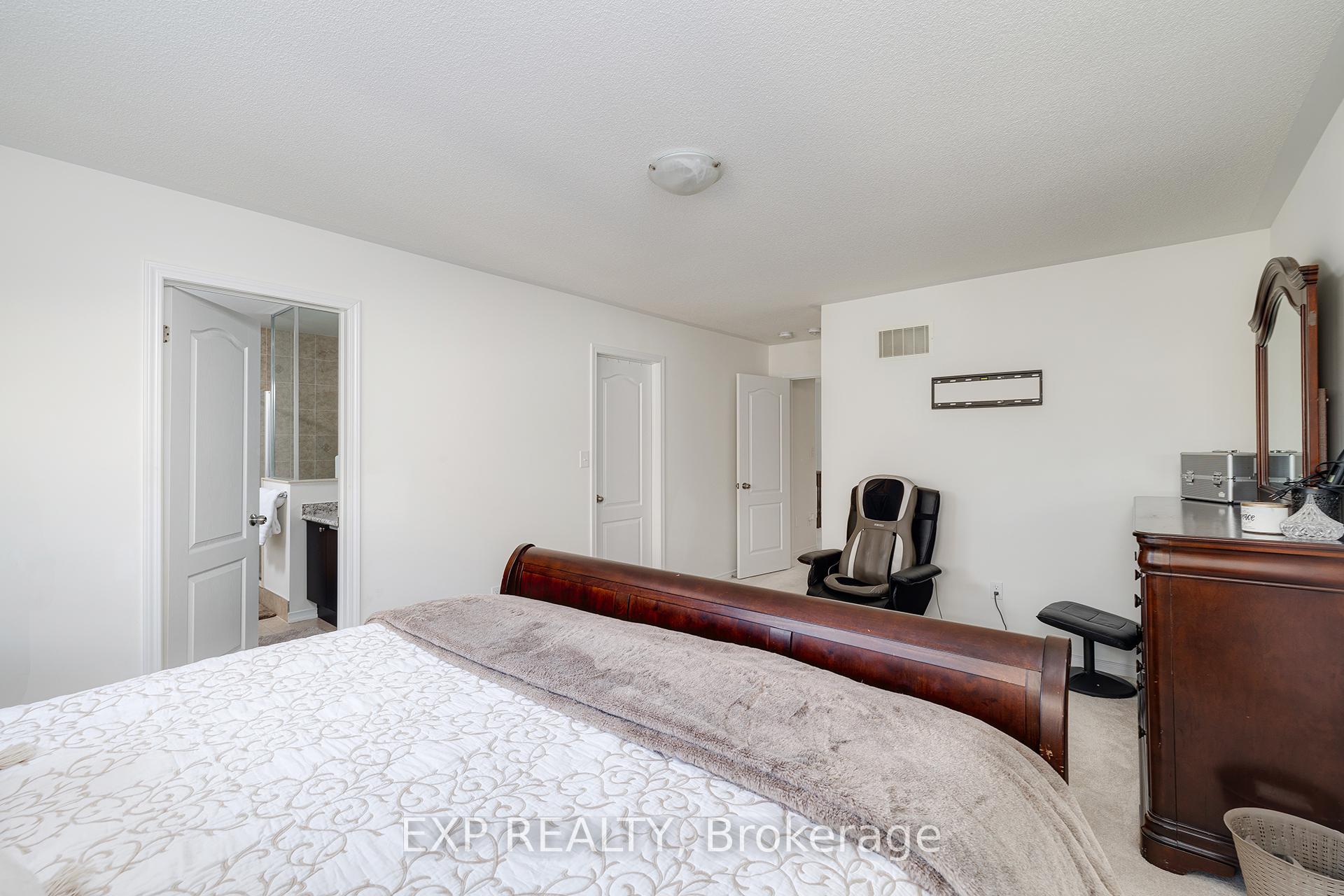 Photo 18 of 2344 Equestrian Crescent, Oshawa, Windfields — HOMEH