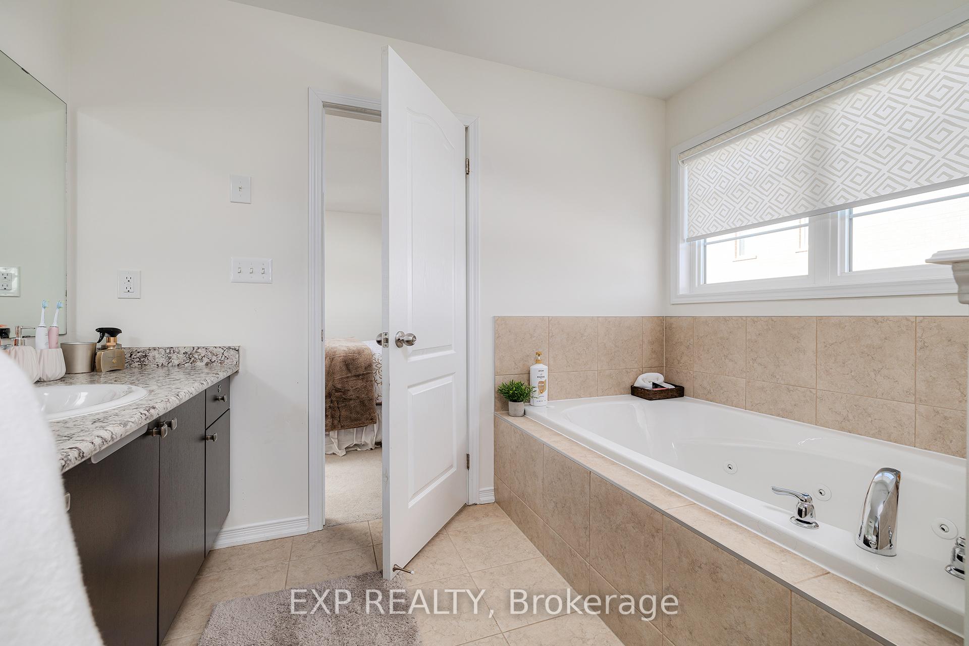 Photo 20 of 2344 Equestrian Crescent, Oshawa, Windfields — HOMEH