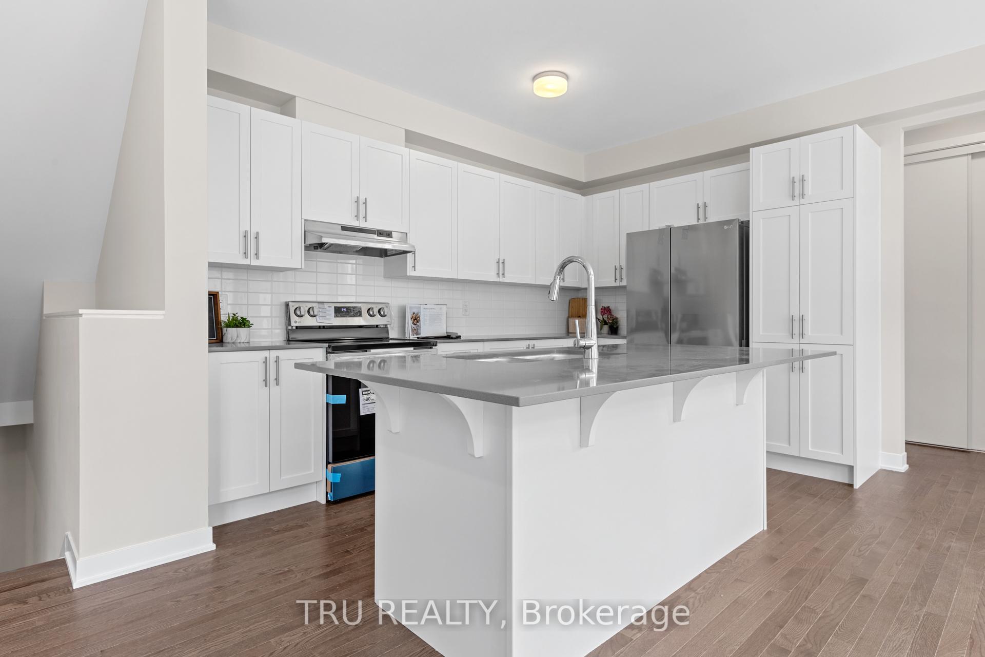 Photo 11 of 398 Peninsula Road, Ottawa, Barrhaven - Heritage Park — HOMEH