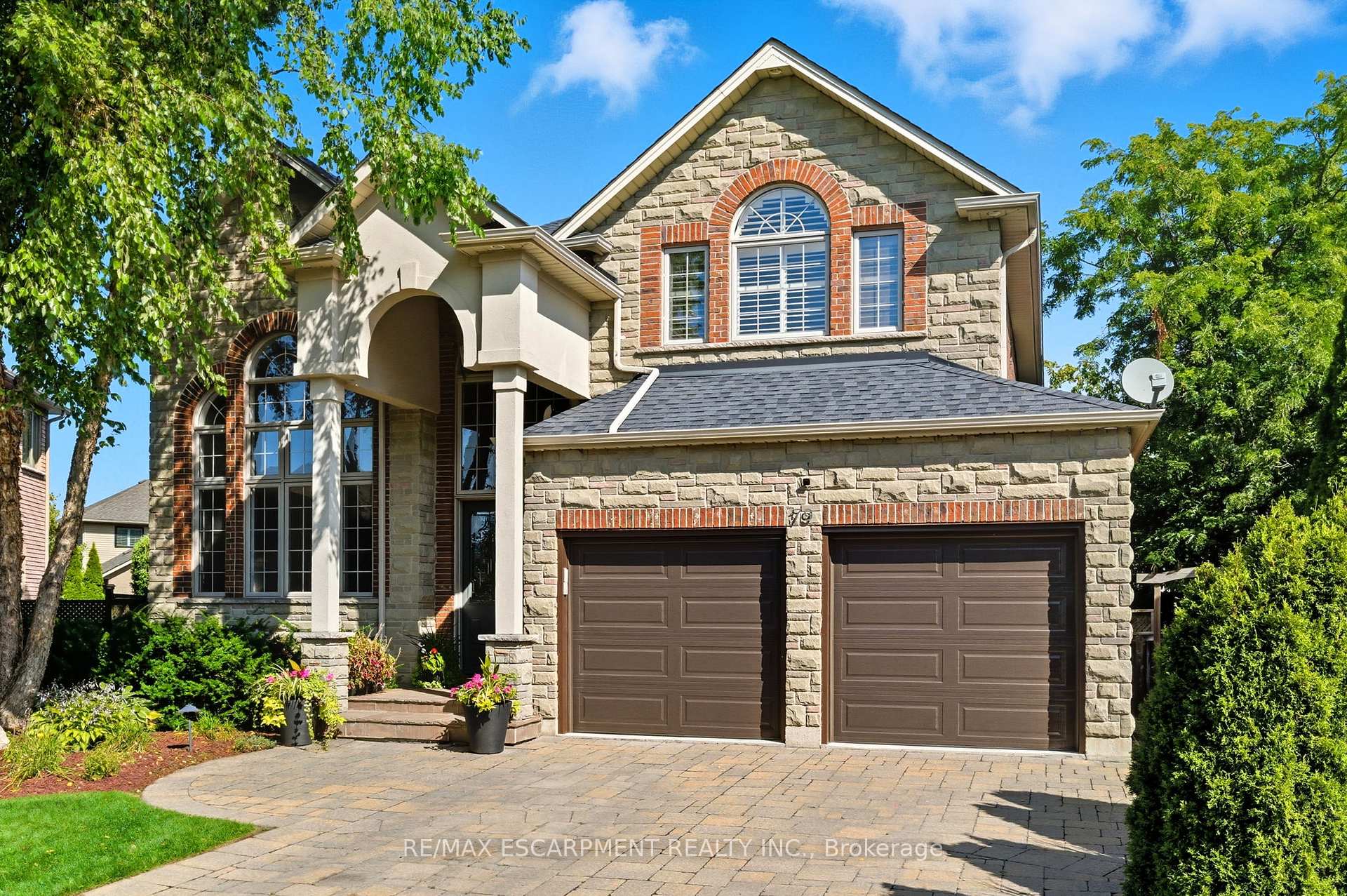 Photo 3 of 79 Commando Court, Hamilton, Waterdown — HOMEH