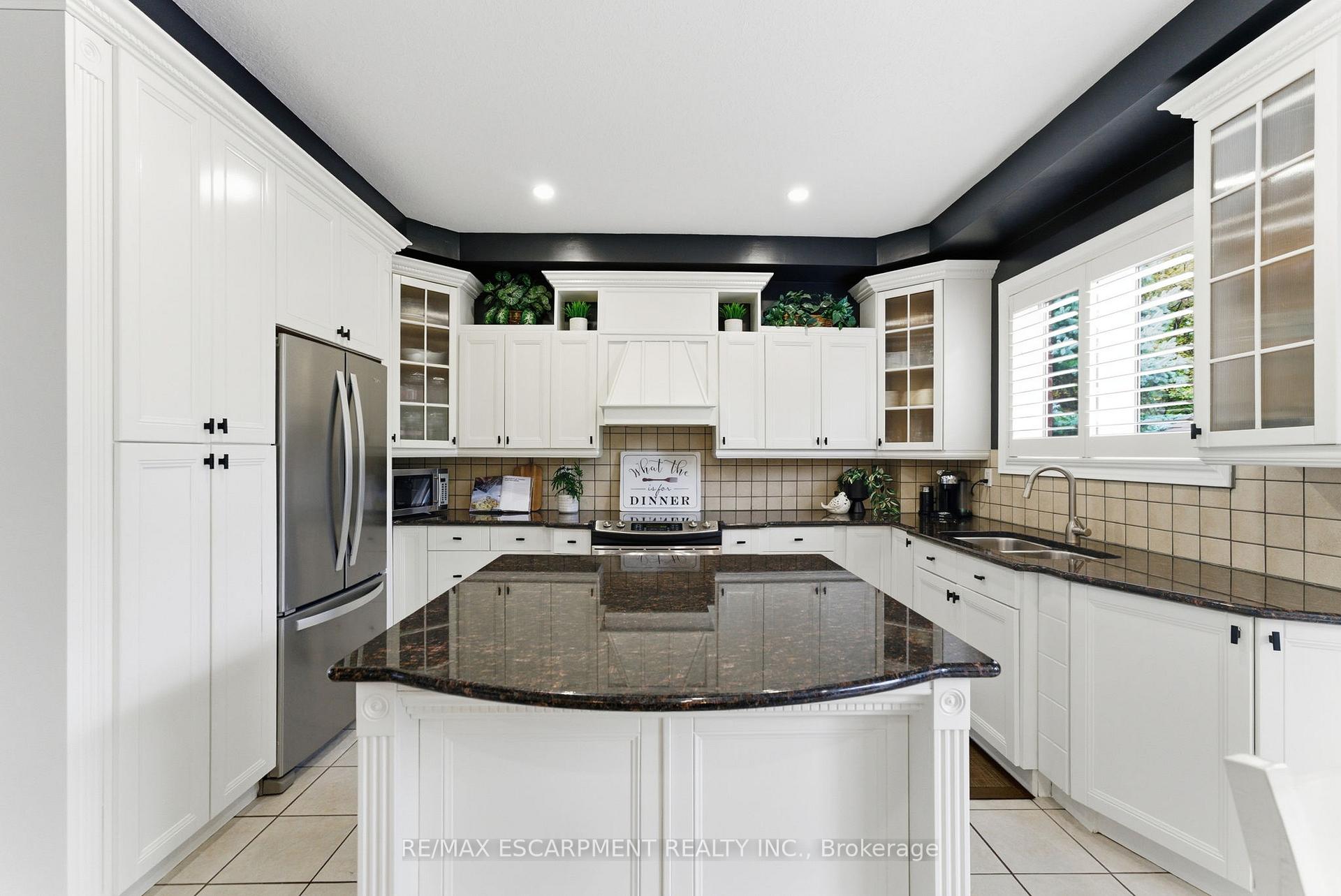 Photo 10 of 79 Commando Court, Hamilton, Waterdown — HOMEH