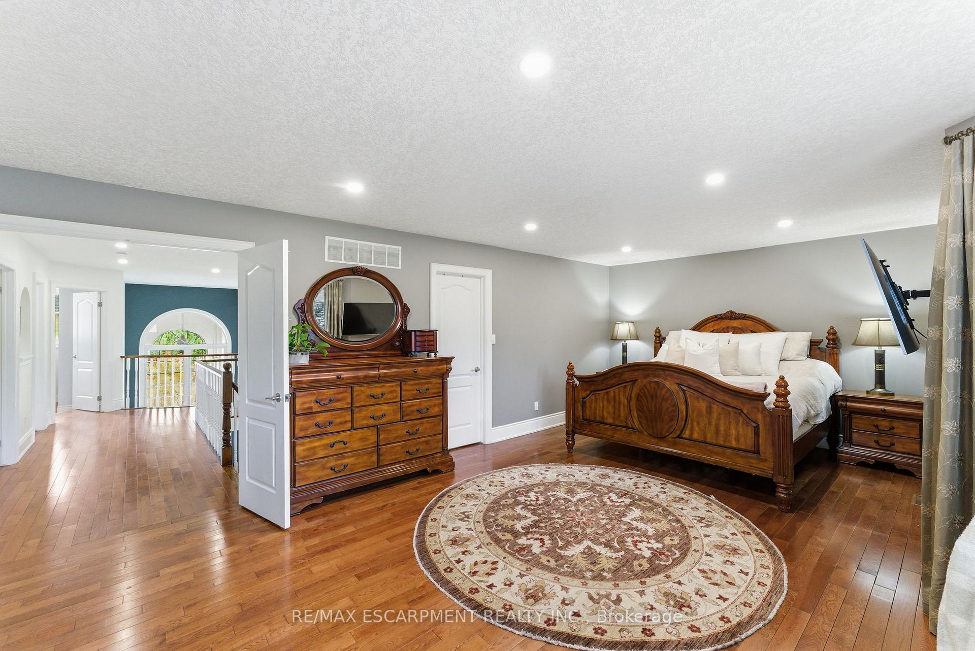 Photo 18 of 79 Commando Court, Hamilton, Waterdown — HOMEH