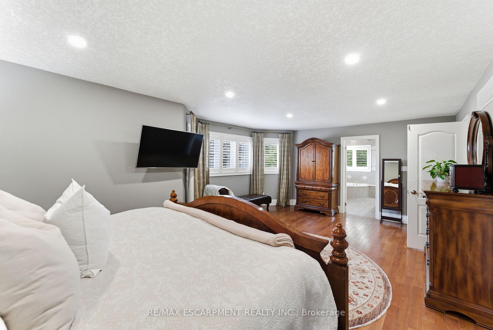 Photo 19 of 79 Commando Court, Hamilton, Waterdown — HOMEH
