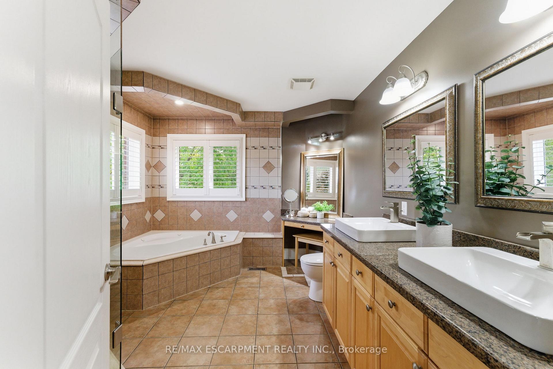 Photo 20 of 79 Commando Court, Hamilton, Waterdown — HOMEH