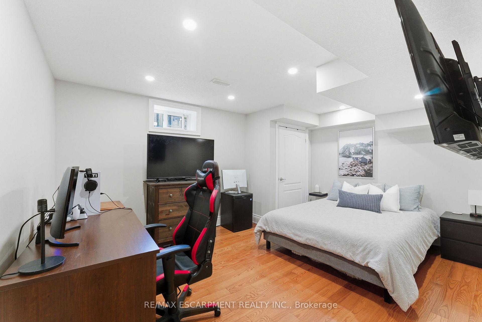 Photo 31 of 79 Commando Court, Hamilton, Waterdown — HOMEH