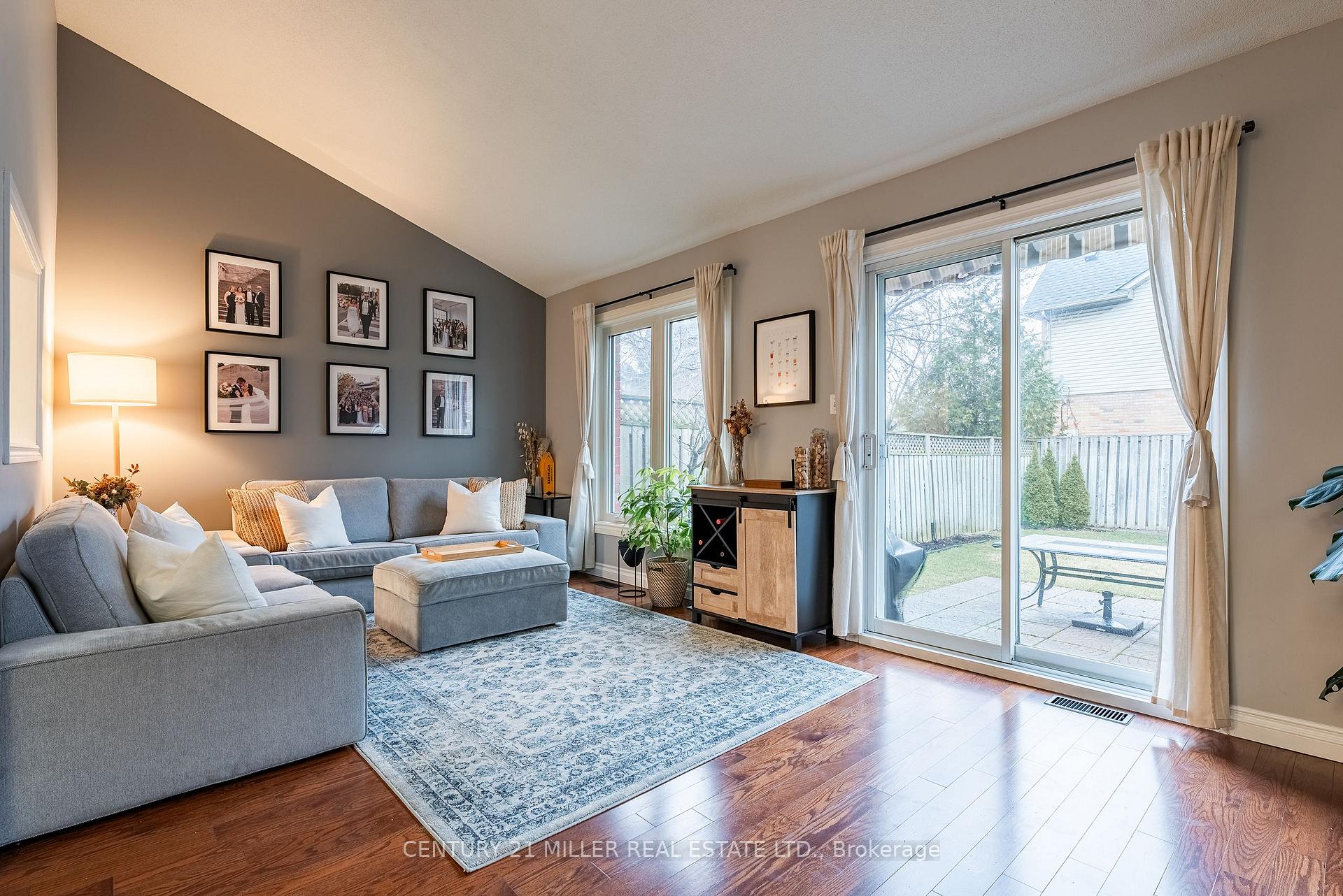 Photo 5 of 1234 Blanshard Drive, Burlington, Tansley — HOMEH