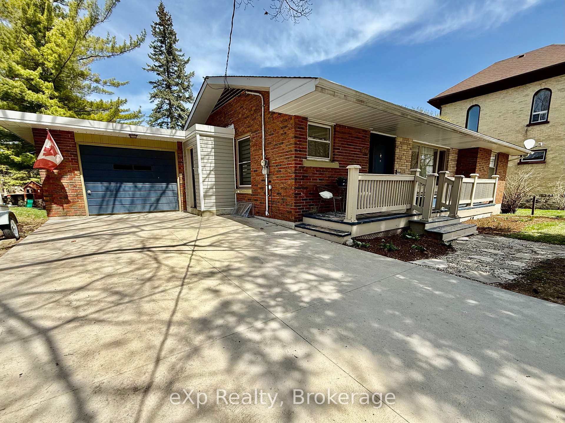 Photo 3 of 410 Cayley Street, Brockton — HOMEH