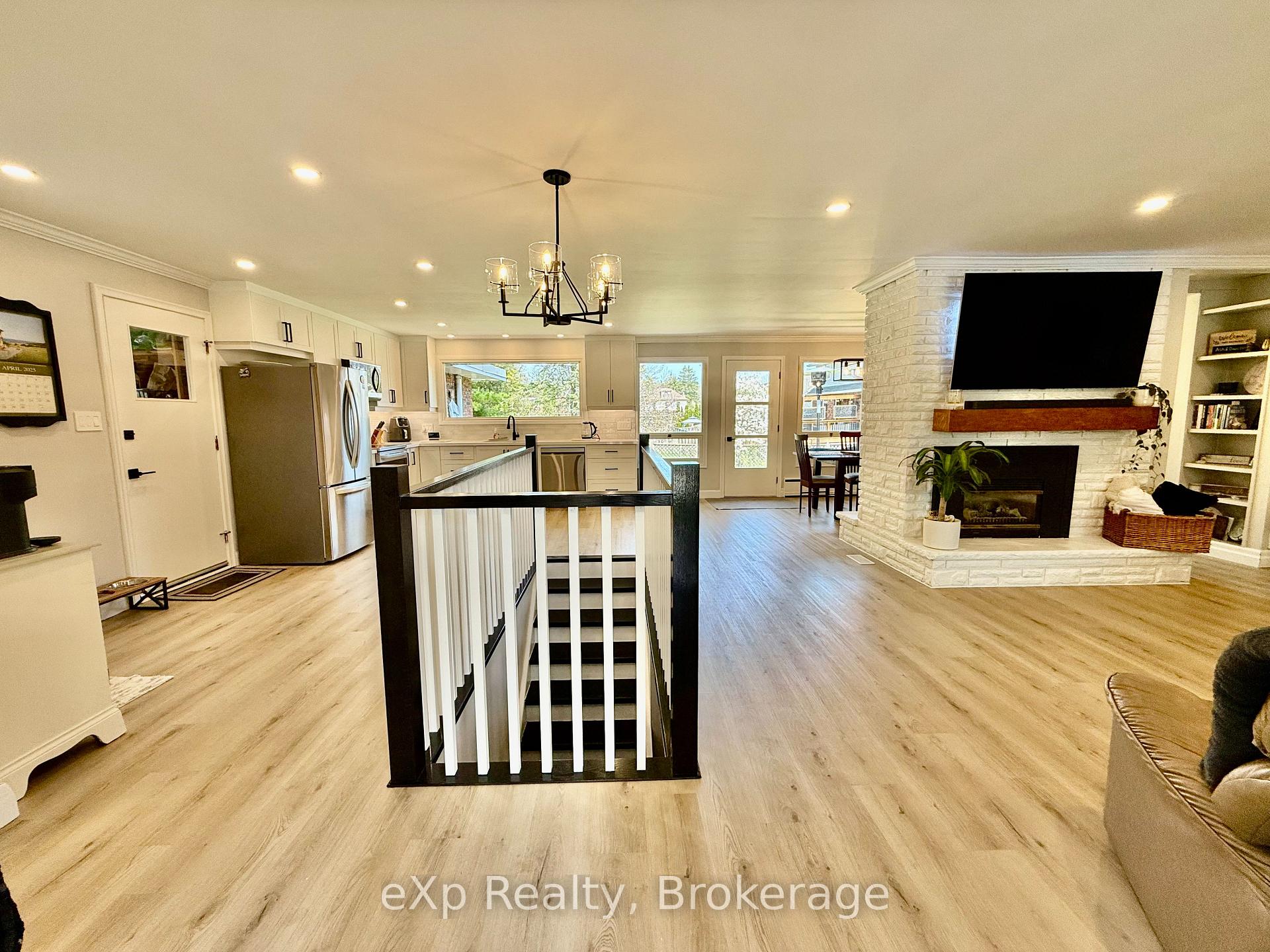 Photo 4 of 410 Cayley Street, Brockton — HOMEH