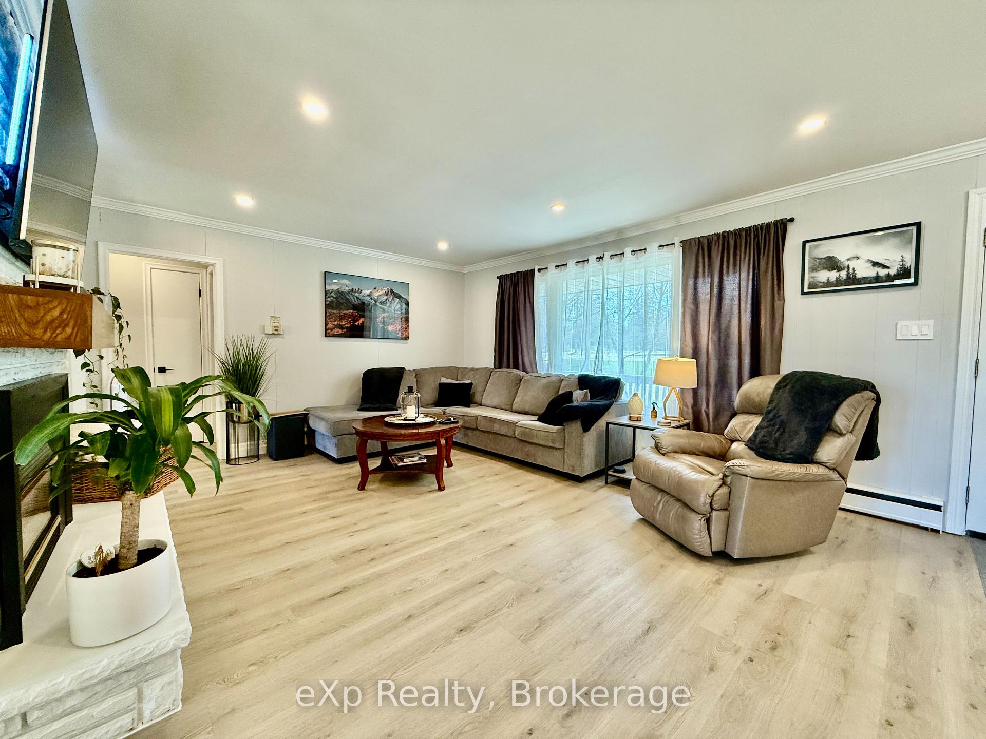Photo 6 of 410 Cayley Street, Brockton — HOMEH