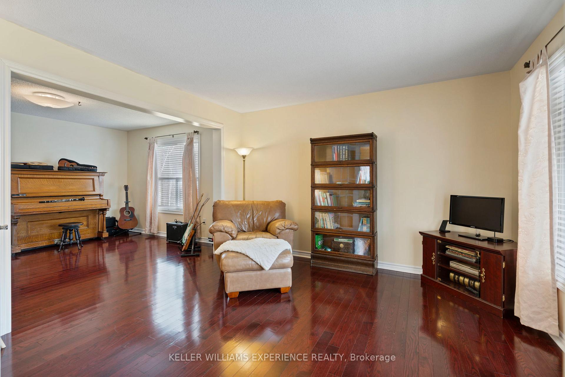 Photo 10 of 61 Grant's Way, Barrie, Ardagh — HOMEH