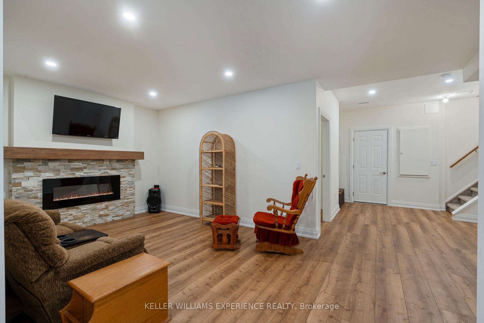 Photo 40 of 61 Grant's Way, Barrie, Ardagh — HOMEH