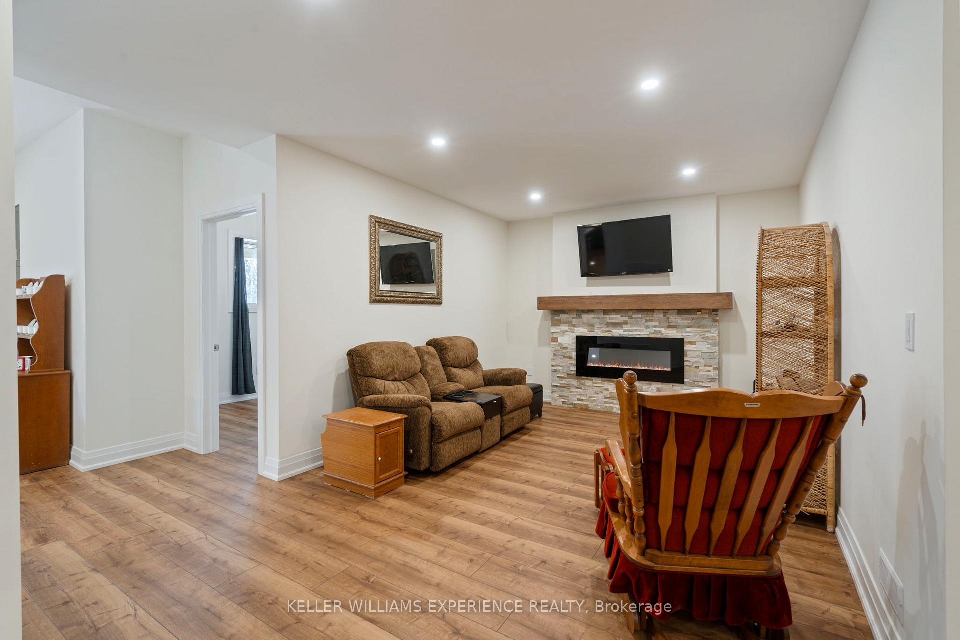 Photo 41 of 61 Grant's Way, Barrie, Ardagh — HOMEH