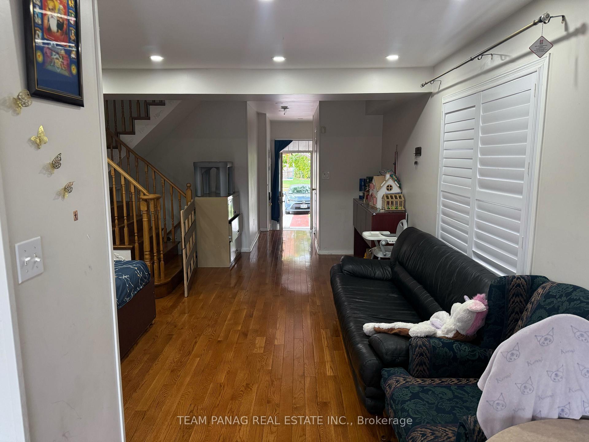 Photo 3 of 239 Sunny Meadow Boulevard, Brampton, Sandringham-Wellington — HOMEH