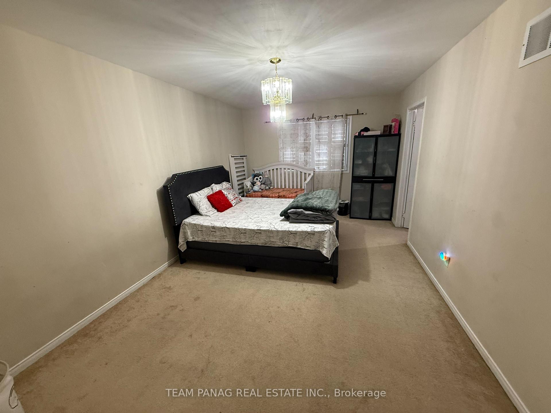 Photo 8 of 239 Sunny Meadow Boulevard, Brampton, Sandringham-Wellington — HOMEH