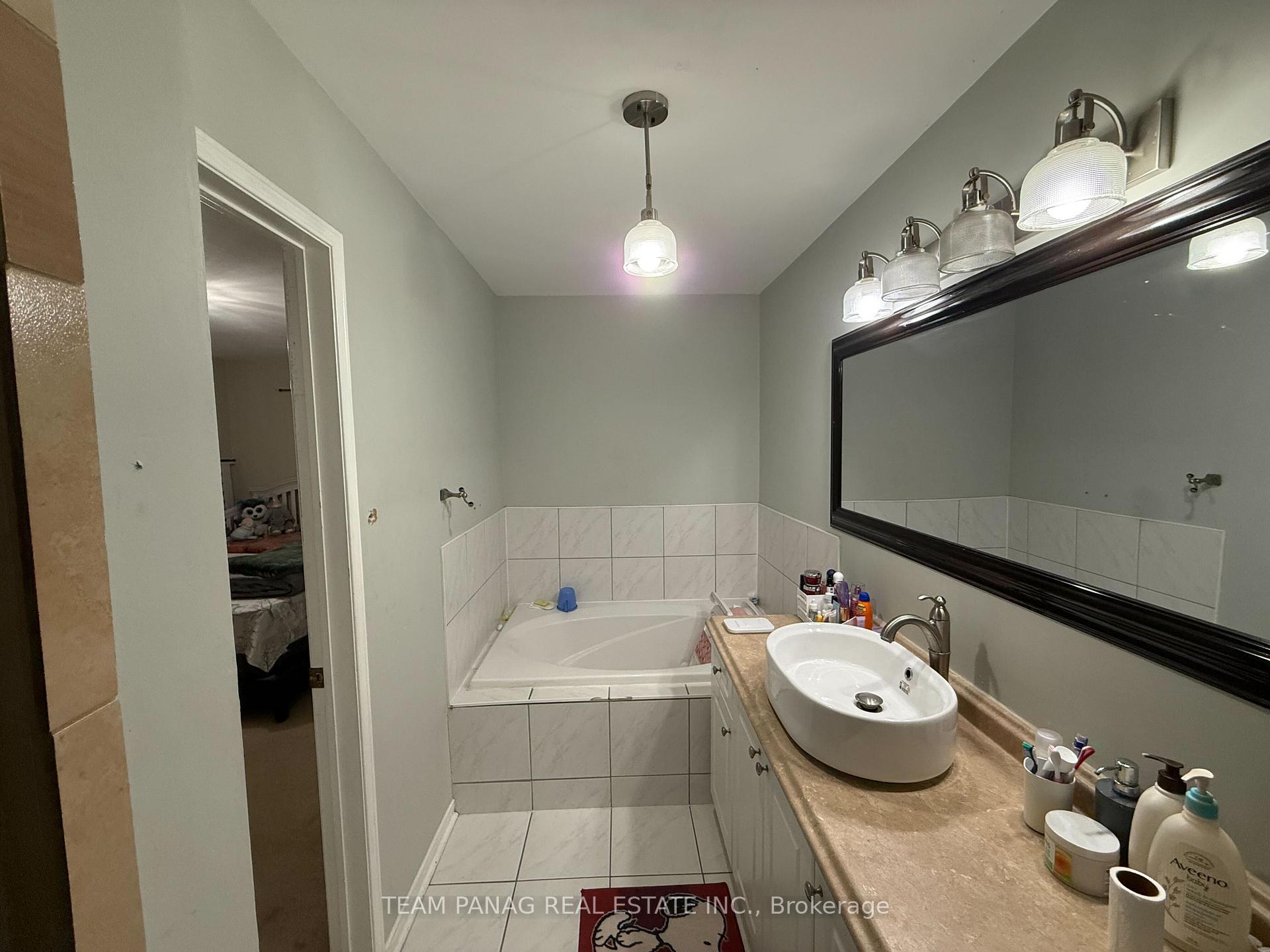 Photo 9 of 239 Sunny Meadow Boulevard, Brampton, Sandringham-Wellington — HOMEH