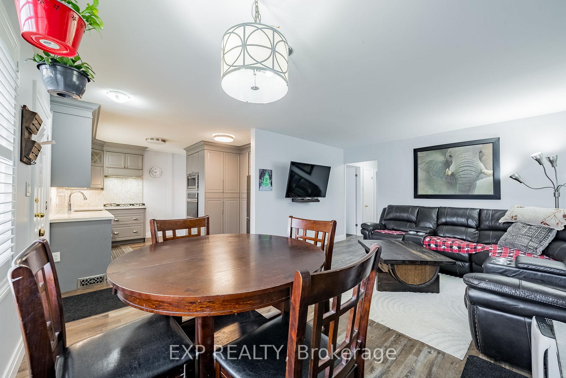 Photo 8 of 657 Lakeview Avenue, Oshawa, Lakeview — HOMEH
