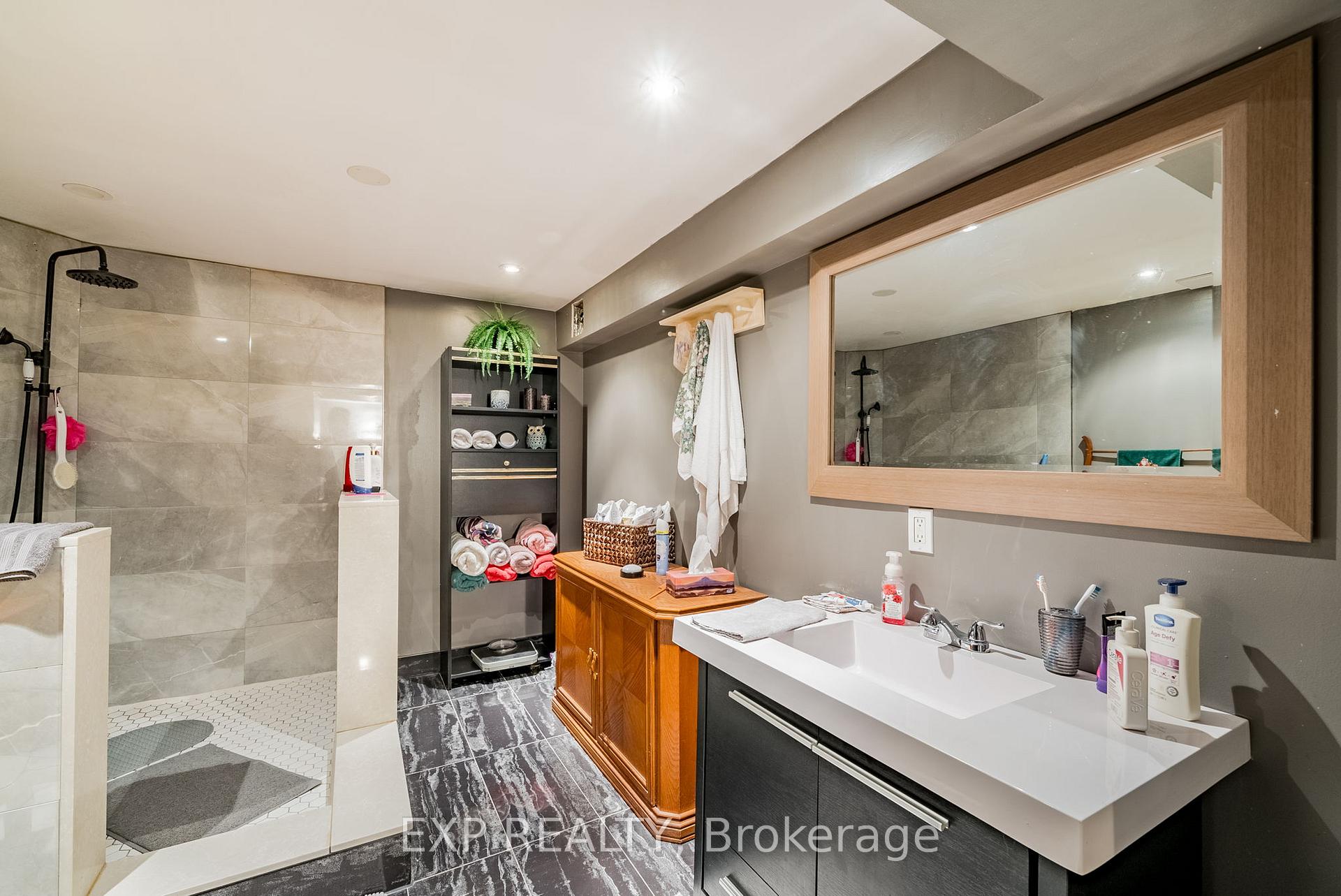 Photo 21 of 657 Lakeview Avenue, Oshawa, Lakeview — HOMEH