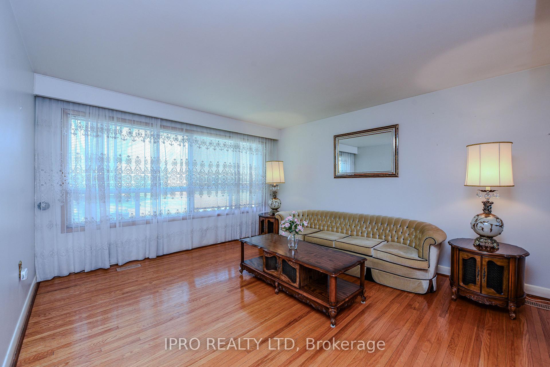 Photo 5 of 13 Morpeth Road, Brampton, Brampton East — HOMEH